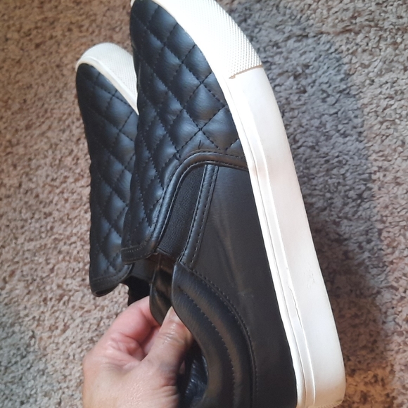 Size 8 Steve Madden black quilted skate shoes - Picture 5 of 7